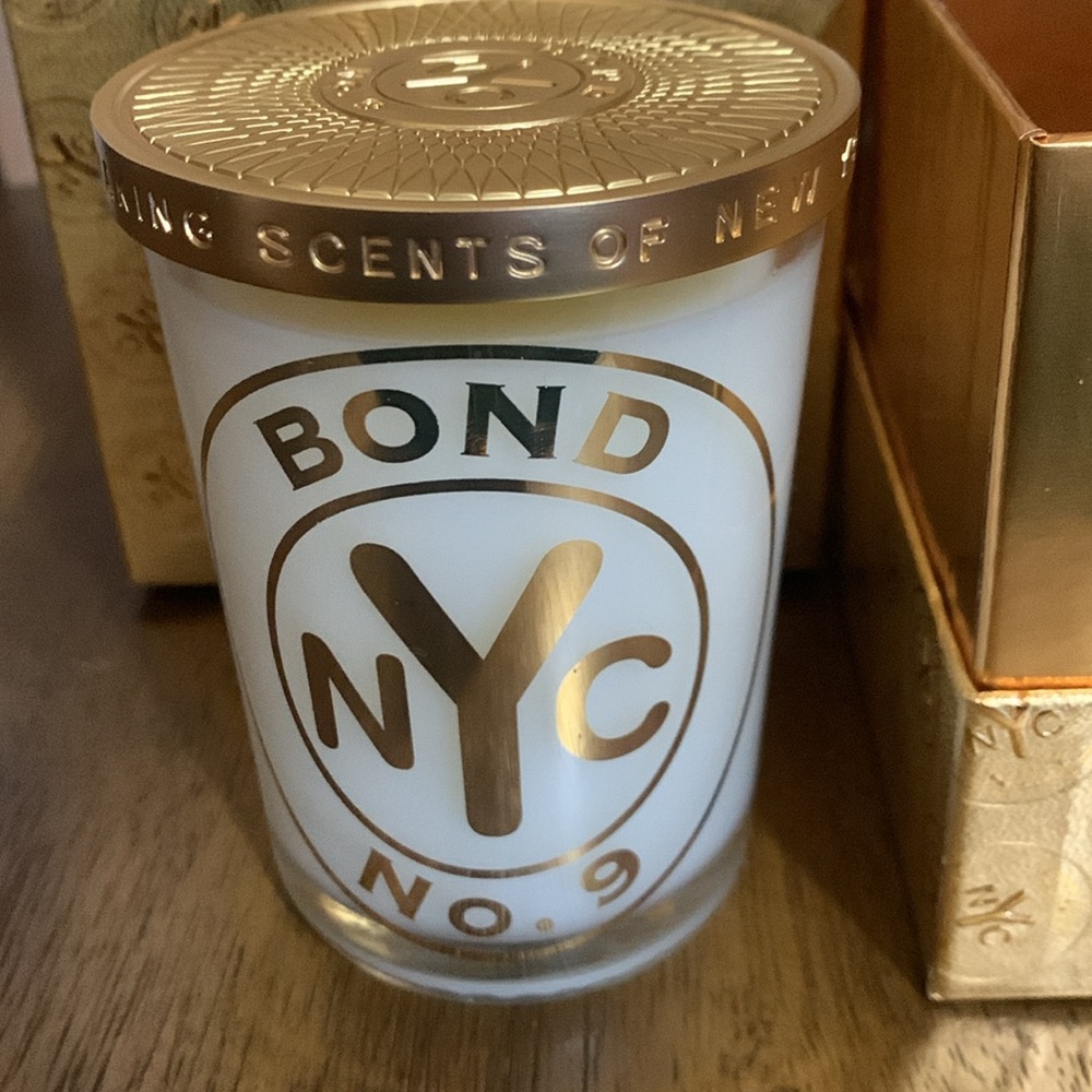 Brand New Bond No. 9 New York Signature Scent Candle 6.4 Oz
